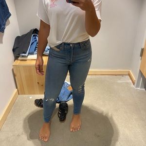 LEVIS Distressed Wedgie Skinny